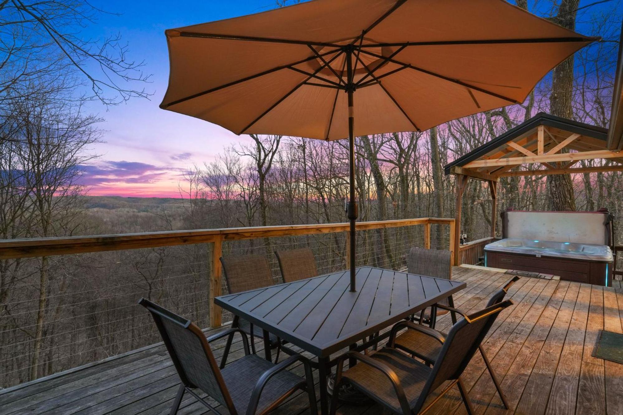 Hot Tub, Fireplace, Fire Pit, Pool Table, Grill, Ev, Pets, Hoa Amanda