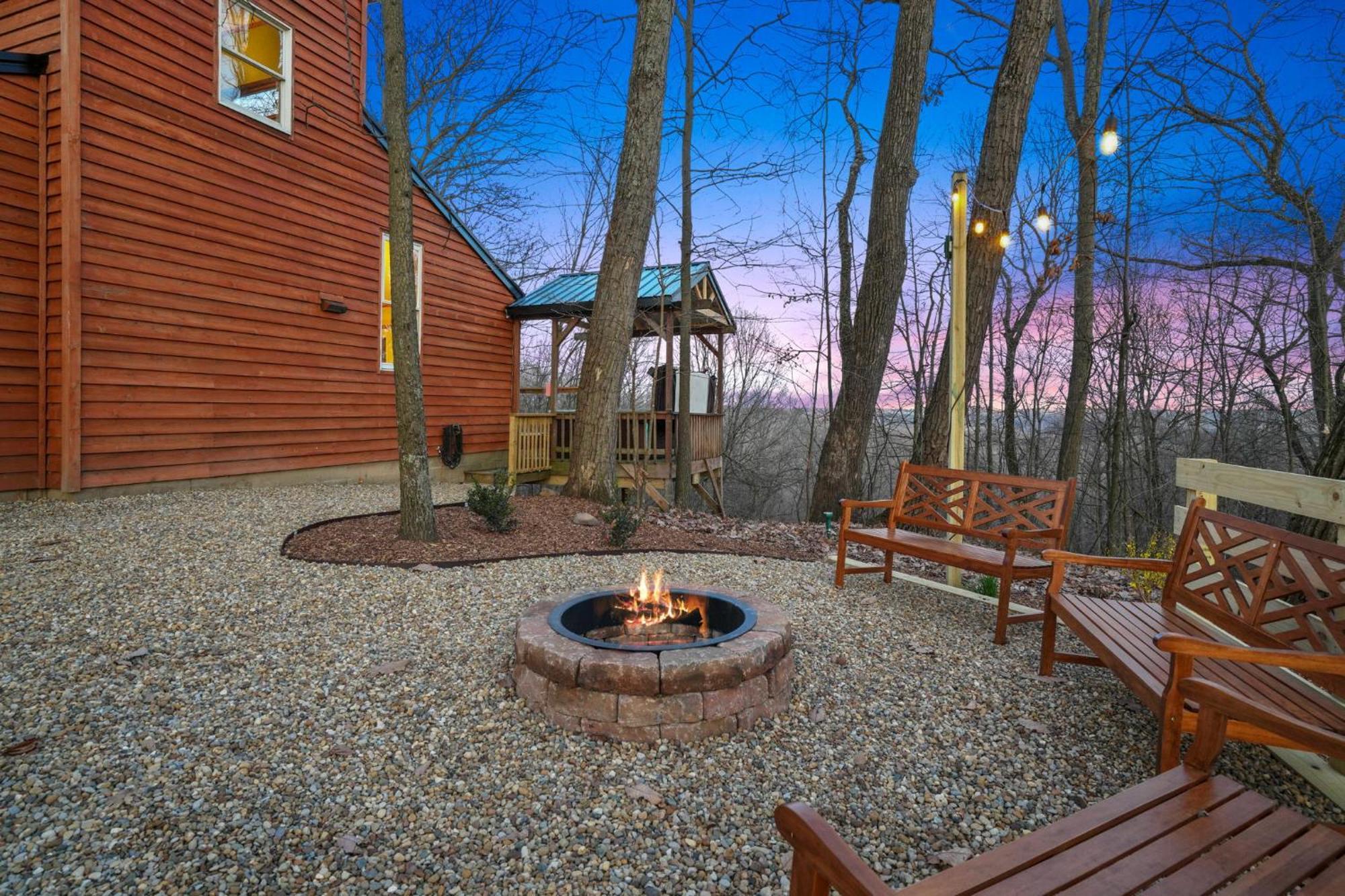 Hébergement de vacances Hot Tub, Fireplace, Fire Pit, Pool Table, Grill, Ev, Pets, Hoa