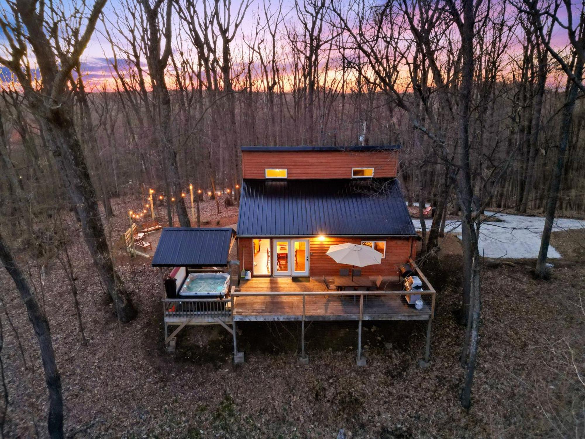 Hot Tub, Fireplace, Fire Pit, Pool Table, Grill, Ev, Pets, Hoa *
